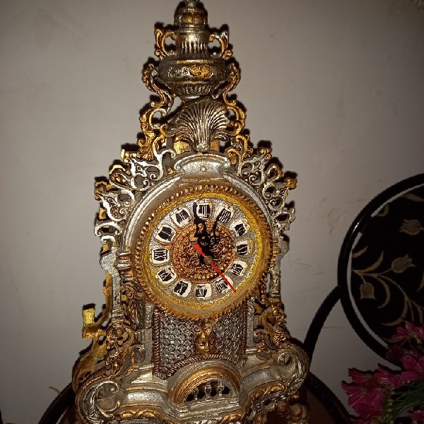 ساعت برنز رو میزی