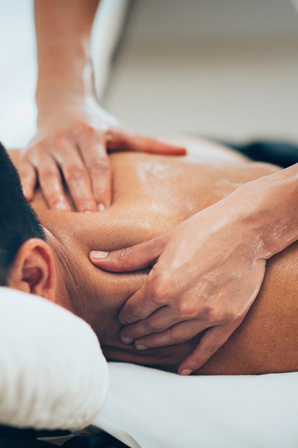 ماساژ در منزل همراه با تخت پرتابل ۲۴ ساعته