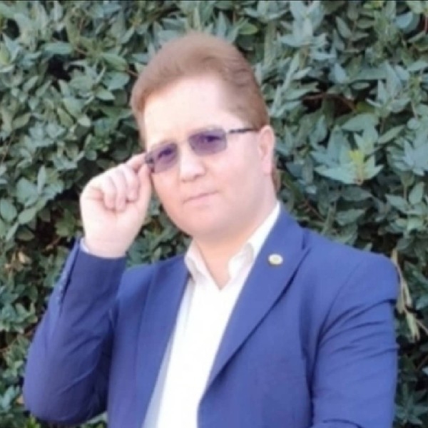 وکیل دادگستری رضا جمشیدی متخصص مهریه ، طلاق ، ارث ، نفقه