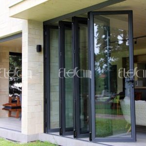 درب ریلی تاشو شیشه ای