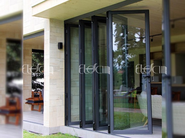 درب ریلی تاشو شیشه ای