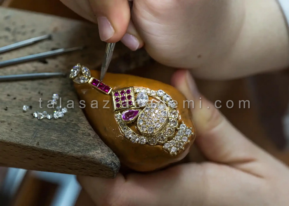 آموزش مخراجکاری طلا و جواهر