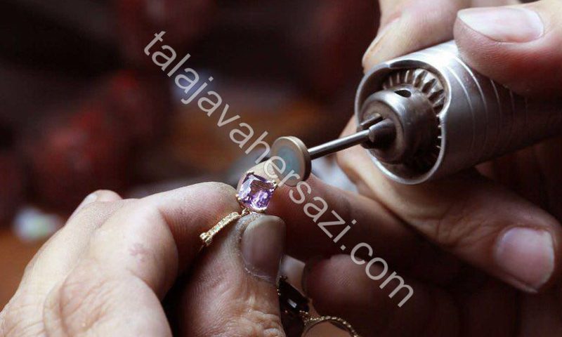 آموزش حکاکی روی گوهر