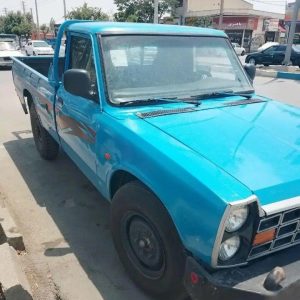 وانت نیسان دارای جک هیدرولیک امداد خودرو